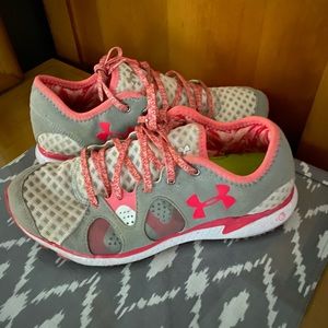 Women’s underarmour tennis shoes